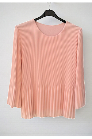 PLISSERAD BLUS MED VID ÄRM