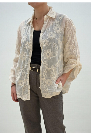 TIDLÖS BRODERAD BLUS