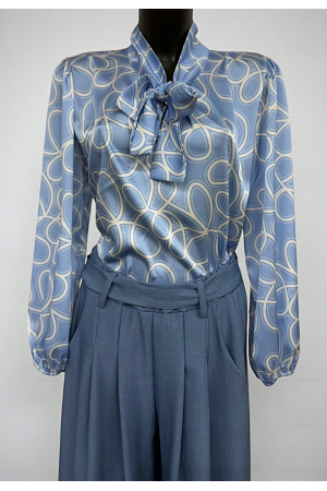 SUPERFIN SATINBLUS I SKÖN KVALITET