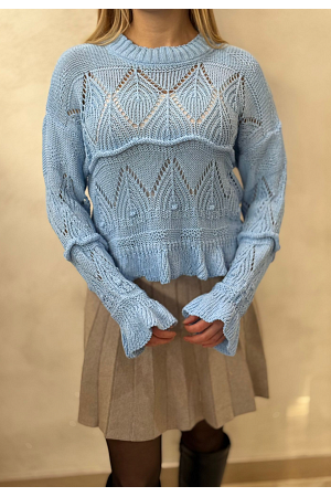 GENOMBRUTEN STICKAD TRÖJA MED VOLANGÄRM