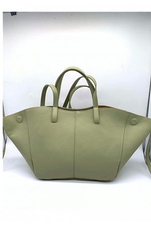 RYMLIG TOTE I ÄKTA LÄDER