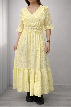 ROMANTISK BRODYRKLÄNNING MED VOLANGER