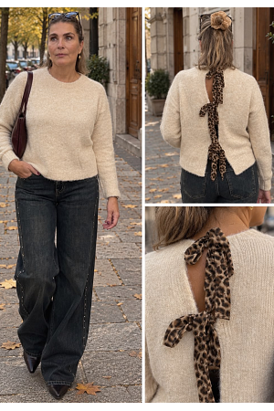 STICKAD TRÖJA MED LEOPARDROSETTER