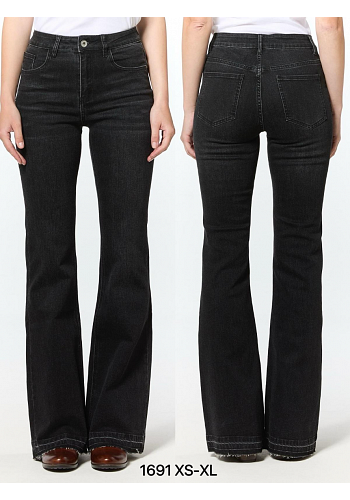 SVARTA BOOTCUT JEANS 2