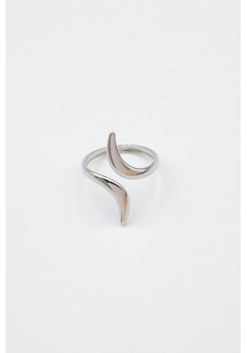 Skulptural ring i rostfritt stål 1