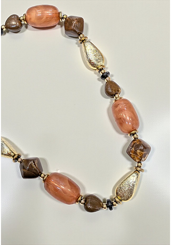 STATEMENTHALSBAND MED PÄRLOR OCH METALLDETALJER 2