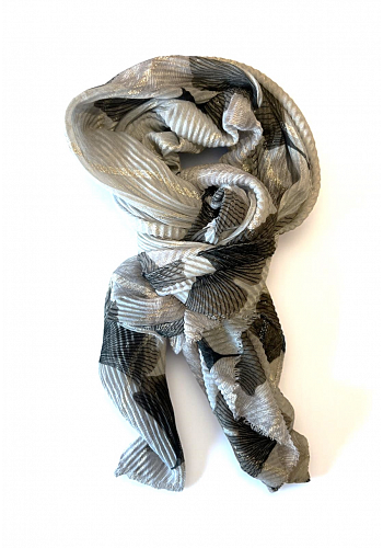Grå creppad scarf 2