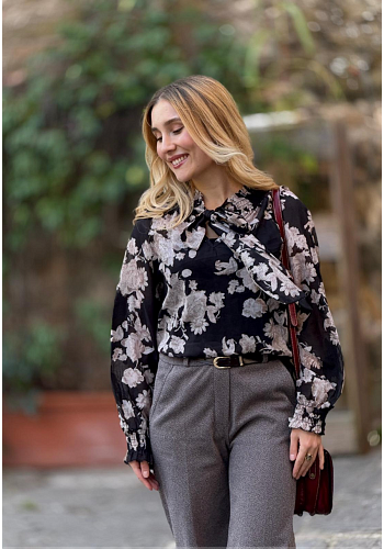 MÖNSTRAD BLUS MED KNYT 2