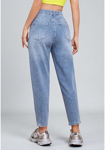 BARREL JEANS MED SNYGG TVÄTT 2