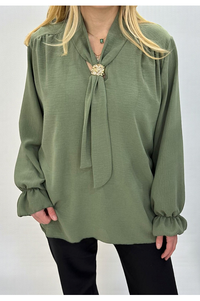 BLUS MED ”SLIPS” OCH AVTAGBAR METALLKNUT