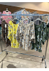 BLOMMIG BLUS MED FINA DETALJER 6