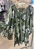 BLOMMIG BLUS MED FINA DETALJER 7