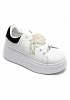 SNEAKERS MED PÄRLSNÖRNING 3