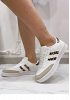 SPORTIG SNEAKERS MED TRENDIGA DETALJER 2