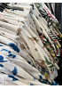 BLUS MED SNYGGT TRYCK OCH AVSLAPPNAD PASSFORM 4