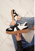 PLATÅSNEAKER MED KONTRASTDETALJ 3
