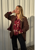 BLOMMIG V-RINGAD BLUS MED VOLANGER 6