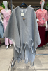 PONCHO MED BROSCH FRANSAR 3